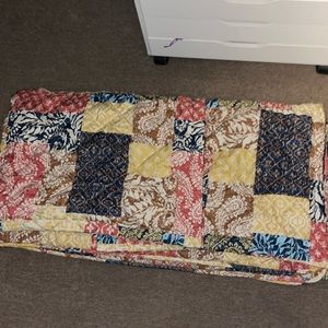 Twin Bed Patterned Bed Cover and Pillow Covers